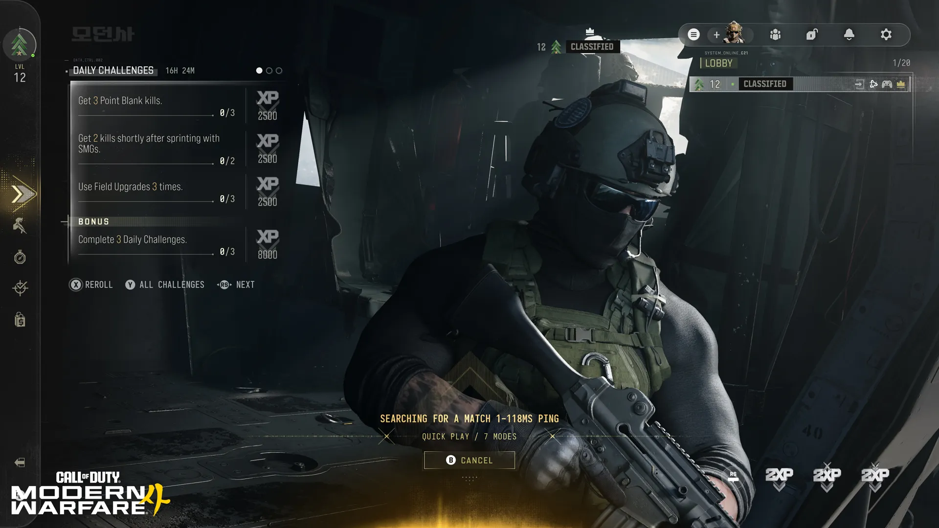 Multiplayer lobby shows an armed operator beside three daily challenges worth 2,500 XP each and an 8,000 XP completion bonus.